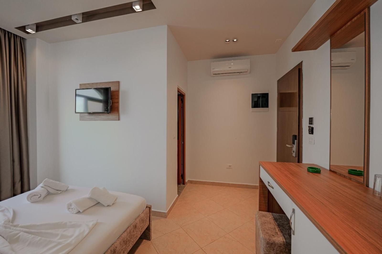 Hotel Meta Ksamil Exterior photo